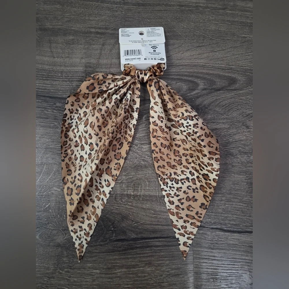 Scunci Leopard Print Hair Scarf Scrunchie NWT